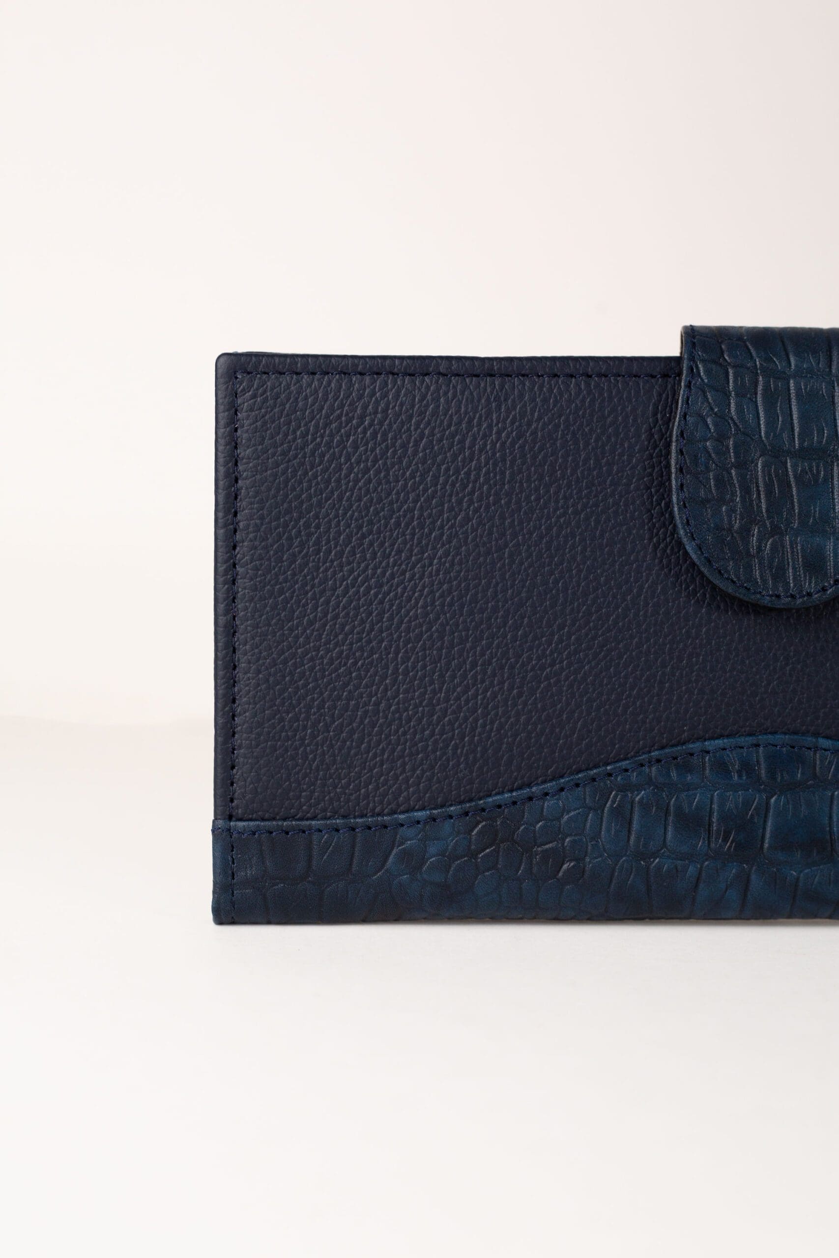 The Diplomat Travel Wallet - Image 3