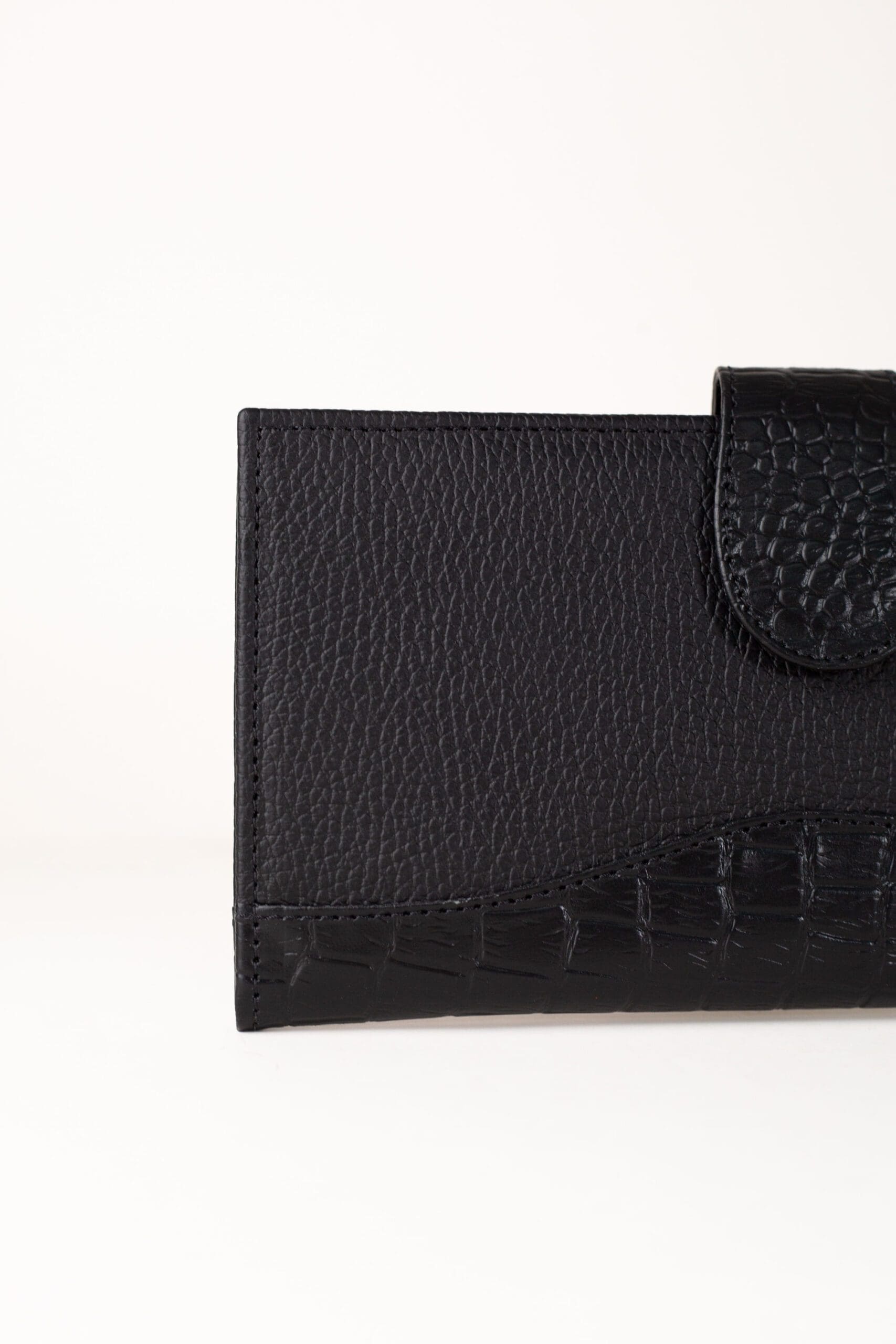 The Diplomat Travel Wallet - Image 4