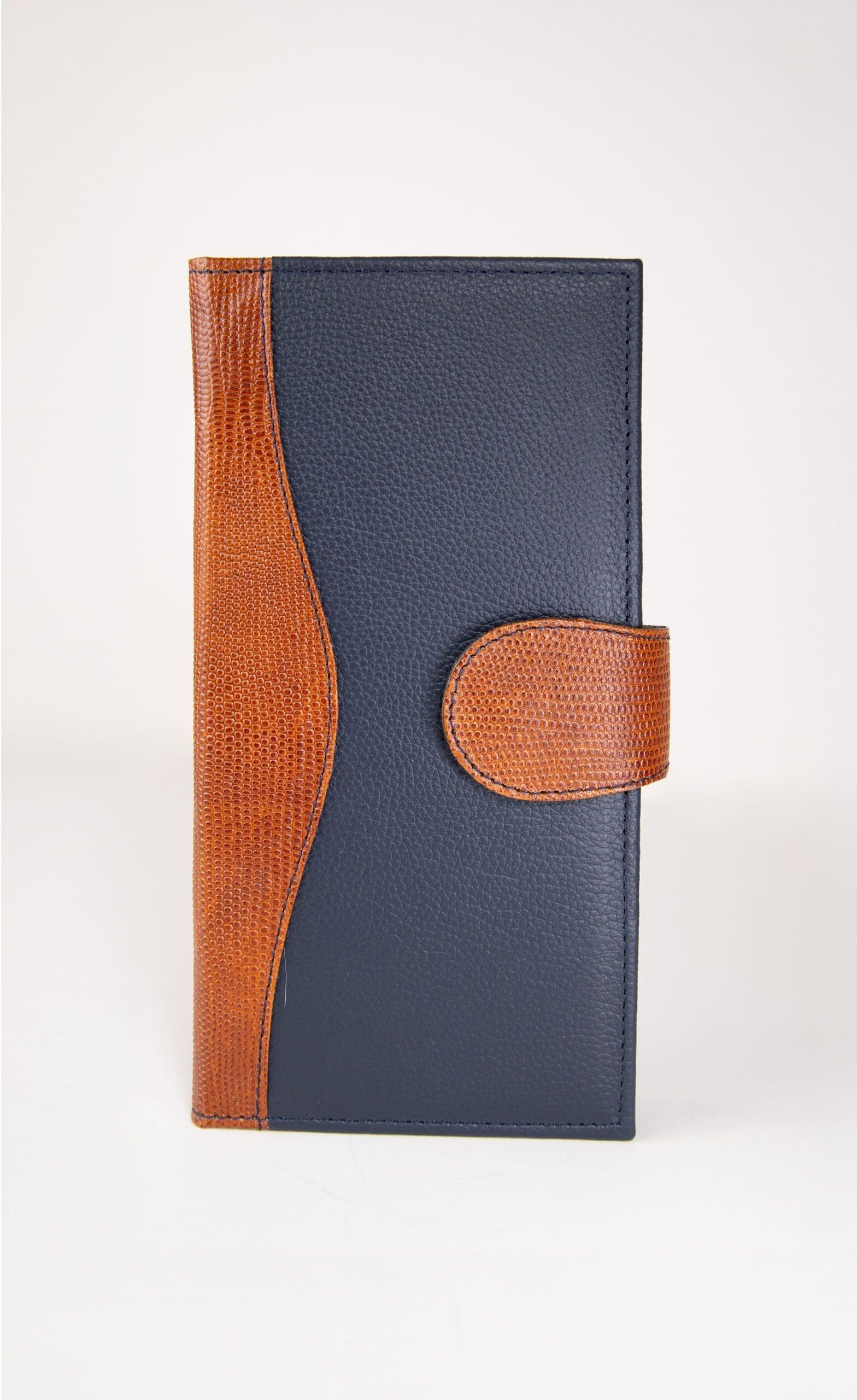 The Diplomat Travel Wallet - Image 8